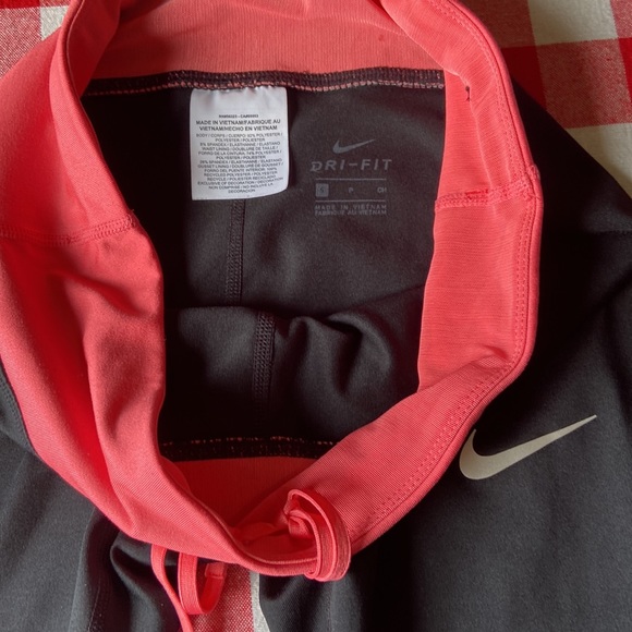 Nike - Picture 2 of 3